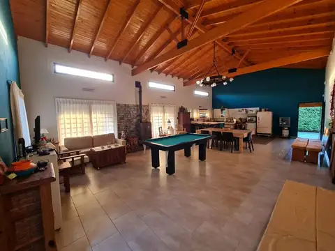 Casa 4 ambientes con 2 baños