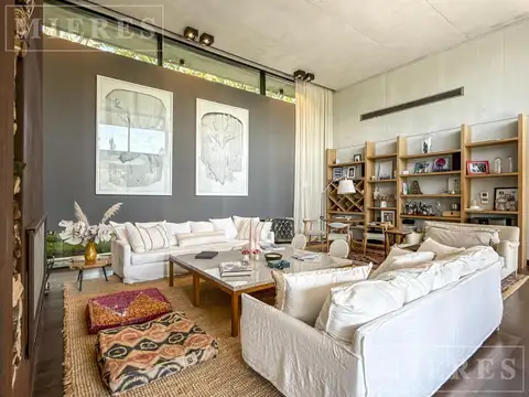 Casa 8 ambientes con 5 baños