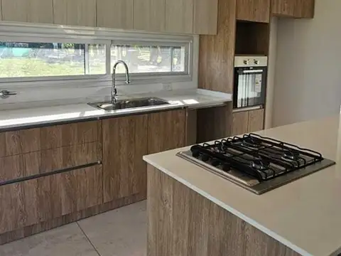 Casa en Venta en Pilar del Este - Santa Lucia, USD 270.000