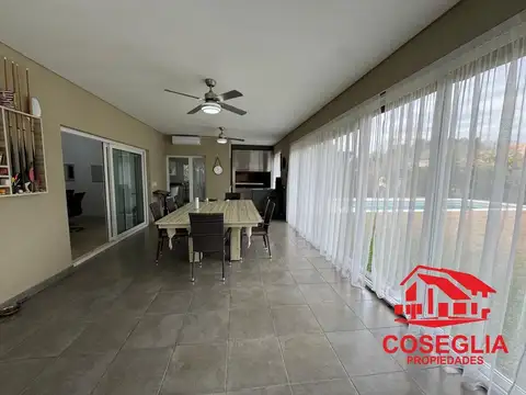 Casa en Alquiler con 4 cocheras