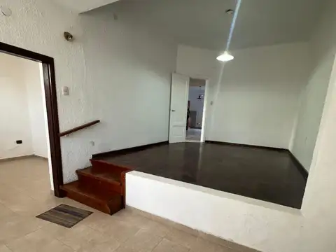 Casa en Alquiler con 1 cochera