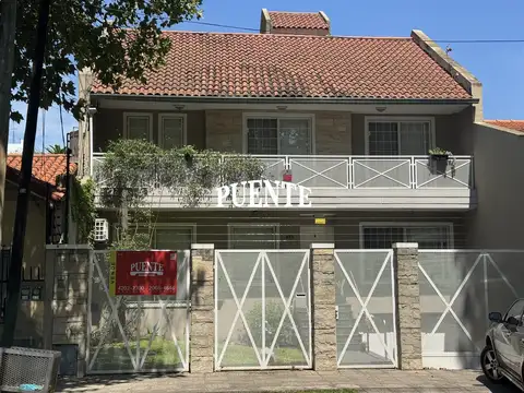 Casa 6 ambientes con 4 baños
