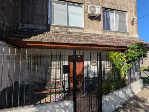 Casa para dos familias Calle Ramon Cabrero Lanús M. Chingolo