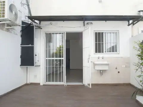Depto Tipo Casa en Alquiler en Agronomia, $ 990.000