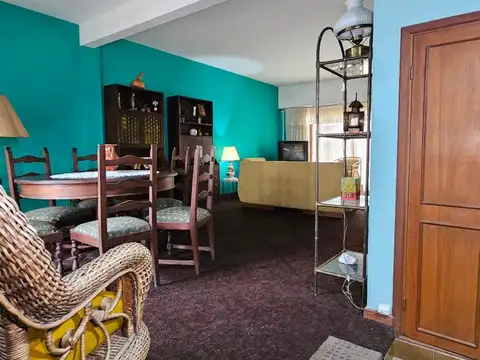 Casa 9 ambientes con 4 baños