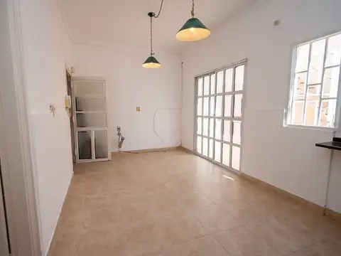 Venta casa 2 dormitorios cochera y patio.