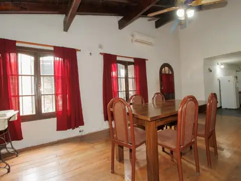 Casa 4 ambientes con 2 baños