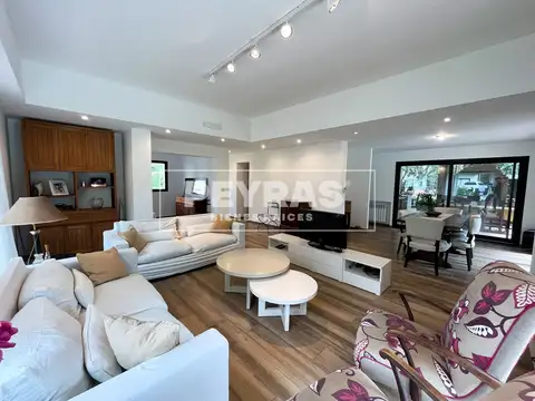 Casa 6 ambientes con 3 baños