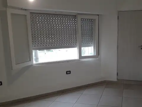 Casa 5 ambientes con 1 baño