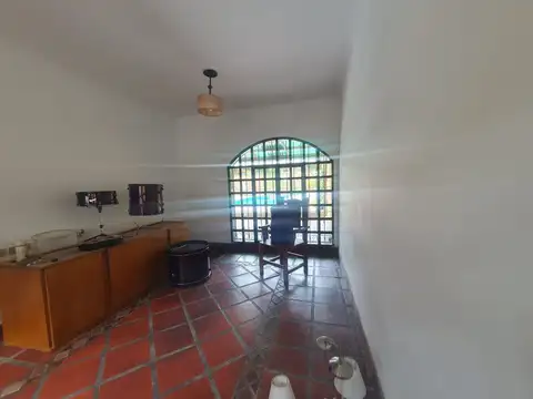 Casa 10 ambientes con 4 baños