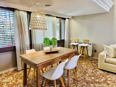 Casa 8 ambientes con 3 baños