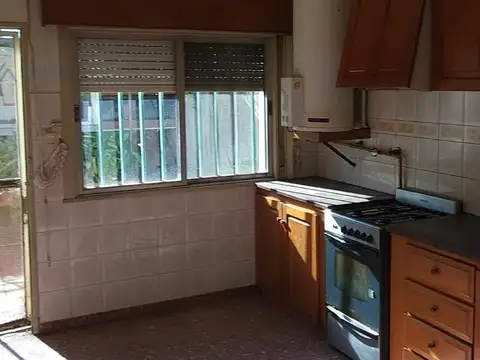 Casa 2 dormitorios en Venezuela al 200, Pergamino