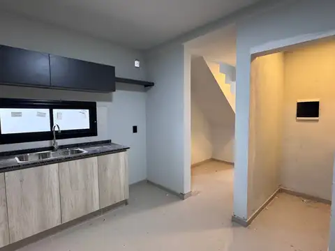 Casa 4 ambientes con 1 baño