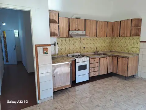 Departamento en primer piso con dos habitaciones en alquiler. Rafael Calzada