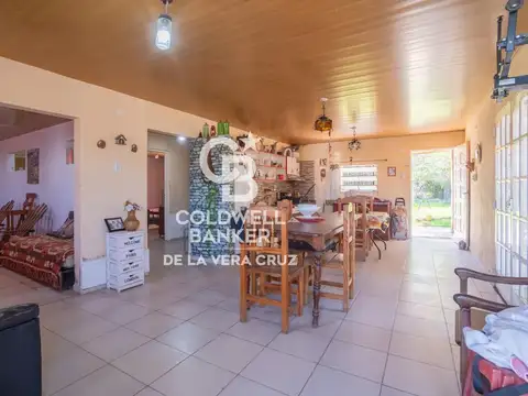Casa de dos dormitorios con piscina sobre Ruta 1 - Km 12