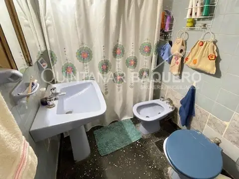 VENTA: Casa de 3 ambientes con garage. P. Avellaneda.
