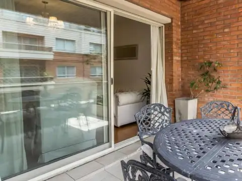 Venta Departamento Puerto Madero 3 amb con cochera Olga Cossentinira  al 1100Departamento