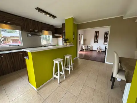 VENTA CASA 4 AMBIENTES QUINCHO PISCINA LAS LOMAS