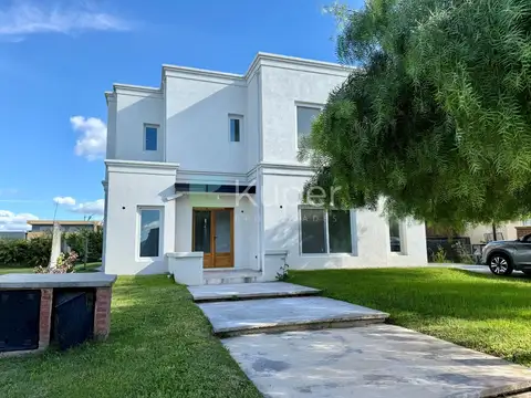Casa 4 dormitorios con pileta, Barrio San Ramon, Pilar del Este