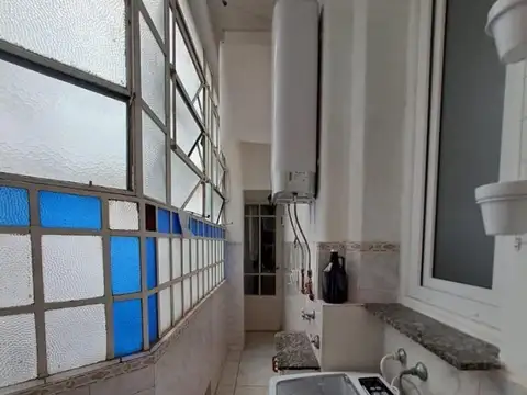 Avenida Hipólito Yrigoyen 900