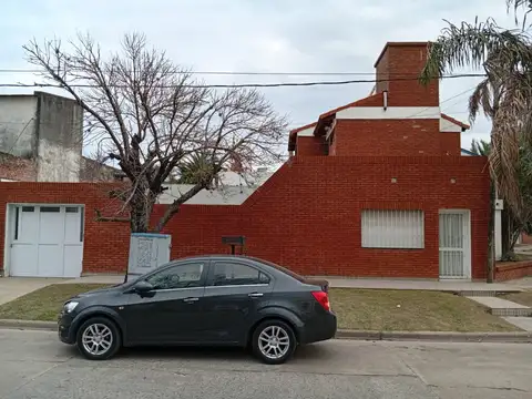 Casa 6 ambientes con 3 baños