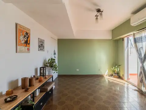 Venta . Depto . 2Amb . Balcon Aterrazado . Piso Alto .