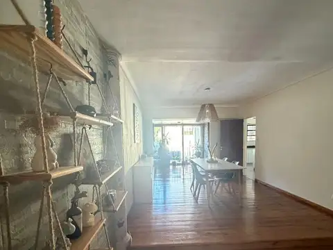 Casa 5 ambientes con 4 baños