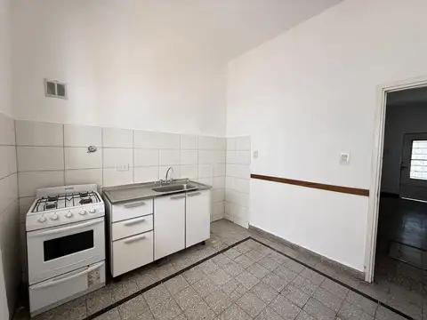 Casa 4 ambientes con 1 baño