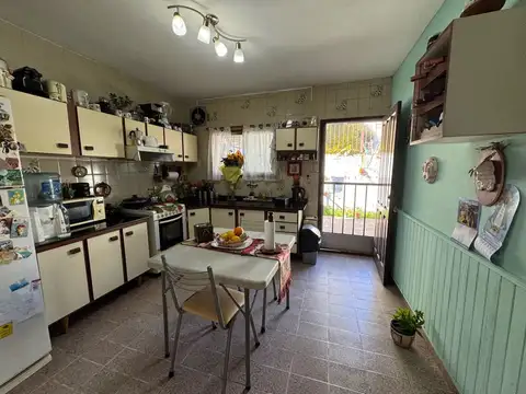 Casa 2 ambientes con 1 baño