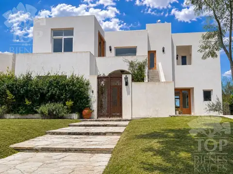 Casa 6 ambientes con 3 baños