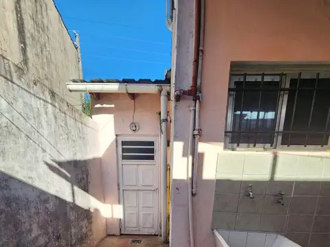 Depto Tipo Casa 2 ambientes con 1 baño