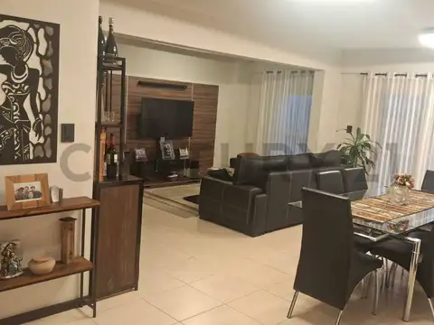 Buen Viaje 100, Piso 0