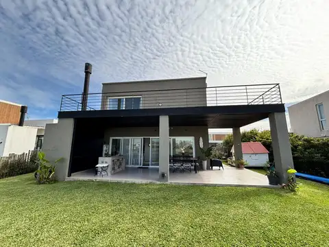 Casa en venta a la laguna c pileta Barrio El Naudir Escobar