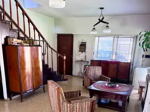 Casa 5 ambientes con 2 baños