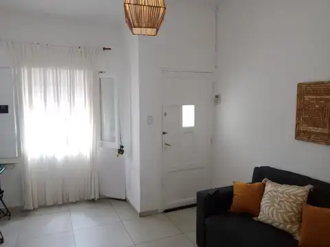 SE VENDE CASA 2D. TU HOGAR RENOVADO C PATIO. ESCUCHA OFERTA.