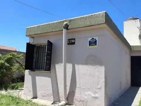 VENDO CASA APTA CREDITO B FUCHS, 3 dormitorios casa esquina