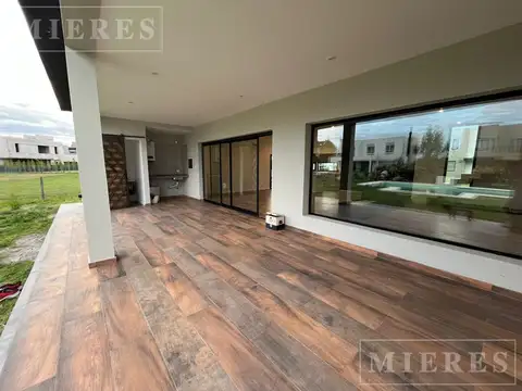 Casa 4 ambientes con 3 baños