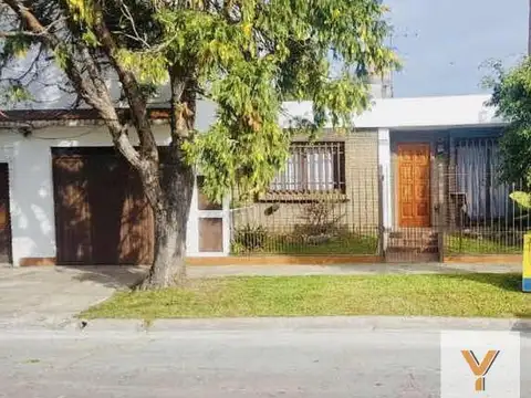 PH en venta - 3 Dormitorios 1 Baño - 128mts2 - Castelar Norte