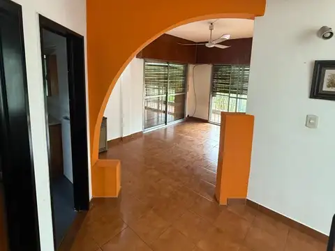 Casa en Alquiler con 1 cochera