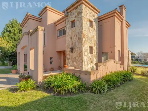 Casa 7 ambientes con 4 baños