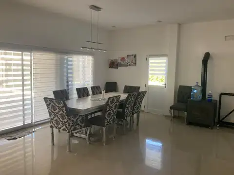 Casa 7 ambientes con 3 baños