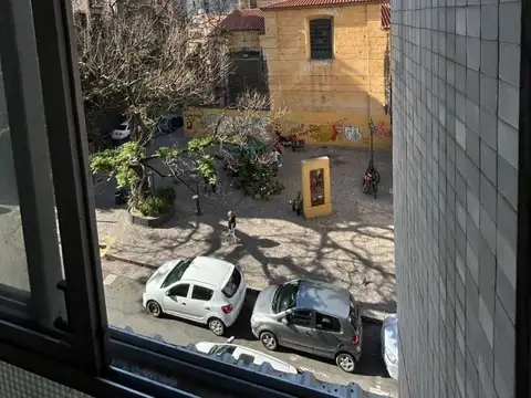 Buenos Aires 300, Piso 2