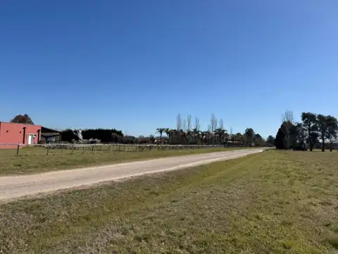 Venta.Terreno en esquina de 5000m2. Club de Campo La Ranita