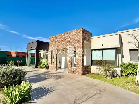 Casa en Venta en La Cesarina, USD 275.000