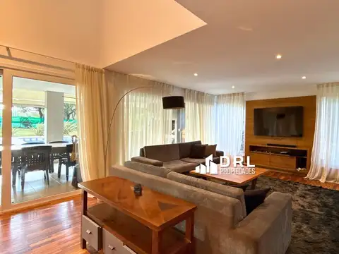 Casa en Venta en Lomas de la Carolina, USD 690.000