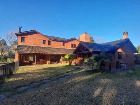 Casa en Venta con 2 cocheras