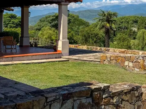 Casa 5 ambientes con 3 baños