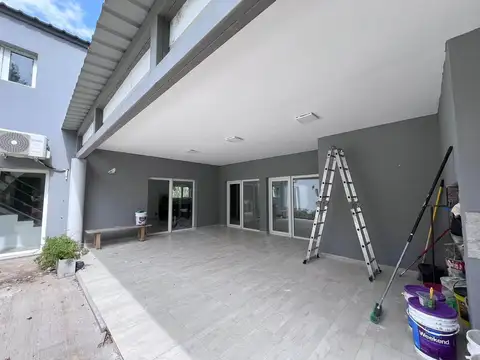 Casa en Alquiler en Neuquen, USD 3.500