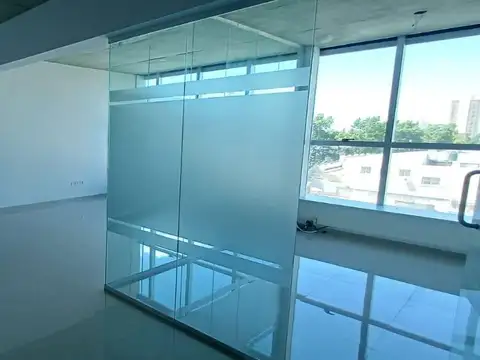 Oficina en Alquiler con 1 cochera