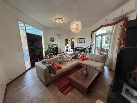 Casa en venta de 5 amb. EN INCREIBLE lote, cochera y pileta. Barrio El Recodo